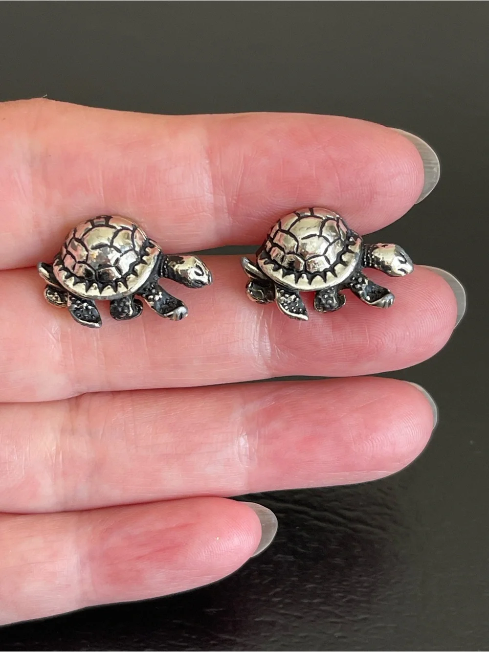 Vintage silver tone Turtle cuff links.